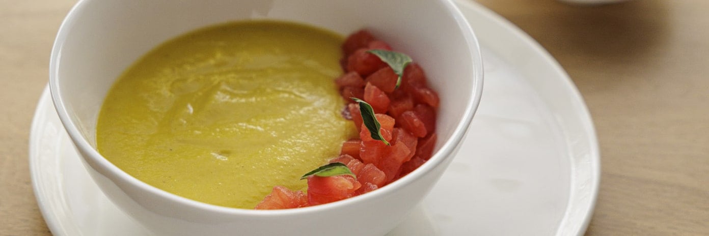 Recette de chef – Gaspacho de poivron jaune et maïs rôtis, sorbet de tomate - Denise Hoquet