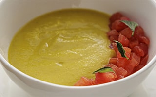 Recette de chef – Gaspacho de poivron jaune et maïs rôtis, sorbet de tomate - Denise Hoquet