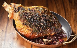 Recette de Chef - Cochon de lait rôti, cerises, épices douces