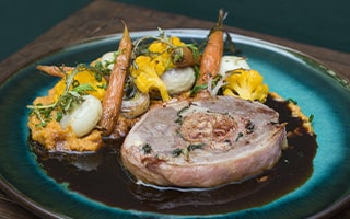 Recette de Chef - Laetitia Visse - Selle d'agneau farcie à l'andouillette