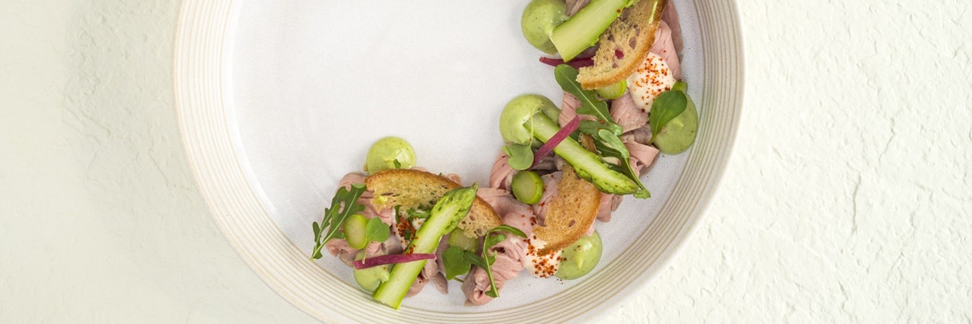 Recette de chef - Carpaccio de noix de veau, tarama, asperges vertes - Romain Casas