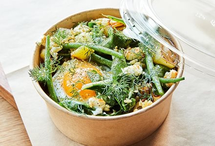 Un snacking green dans des contenants recyclables