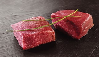 Deux pavés de bœuf marinés