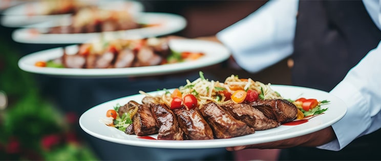 Service d'un plat unique dans un restaurant