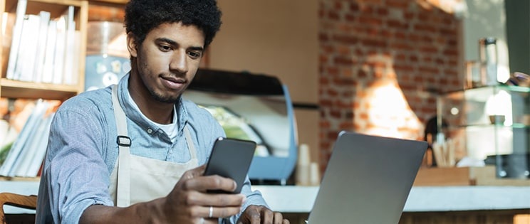 Restaurateur utilisant le digital