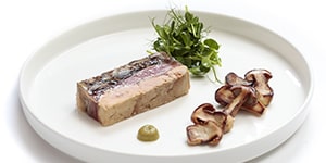 Cèpes, magret et foie gras de canard en compression