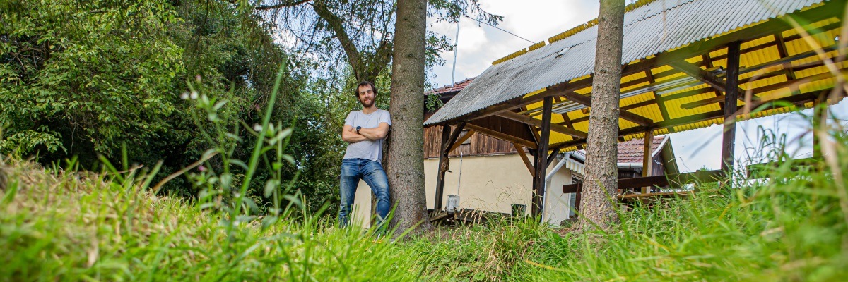 Ádám bisztrót nyit