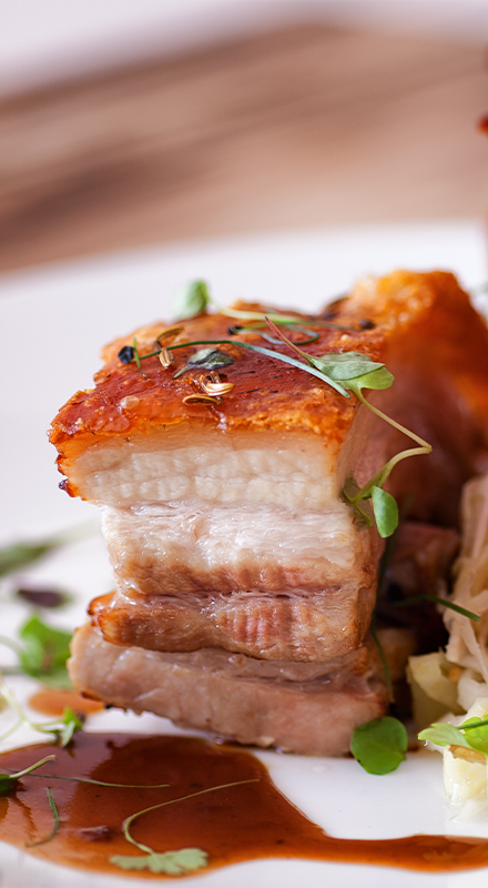 Mangalica modern köntösben