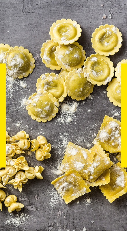 Világkörüli úton a töltött tésztákkal - növény alapokon