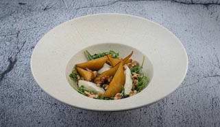 Karamellizált körtés juhtúrós saláta, dióval és rukkolával Dalnoki Bencétől