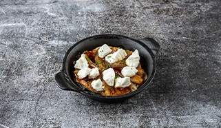 Hagymás tarte Tatin friss kecskesajttal