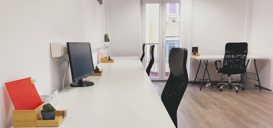  Types of Office Desks and How to Pick the Right One