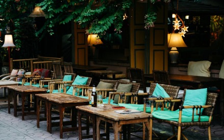 Consigli per la disposizione della zona pranzo all'aperto