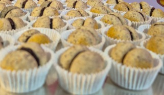 BACIO DI DAMA VEGANO  ALLE NOCCIOLE CON GANACHE  AL TARTUFO E FUNGHI