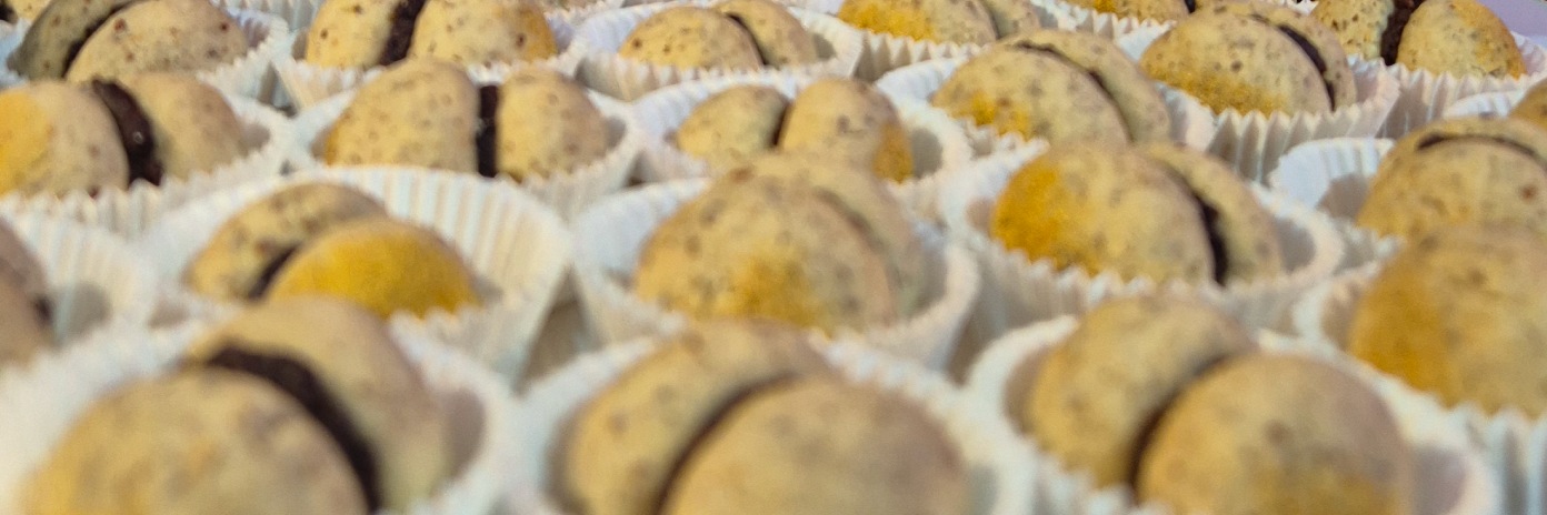 BACIO DI DAMA VEGANO  ALLE NOCCIOLE CON GANACHE  AL TARTUFO E FUNGHI