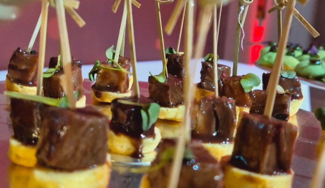 chuck roll speziato laccato al Barolo e pan brioche