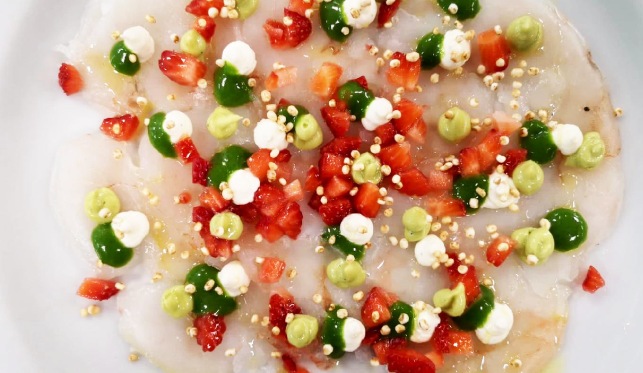 Battuto di mazzancolle, cheese, fragole e avocado