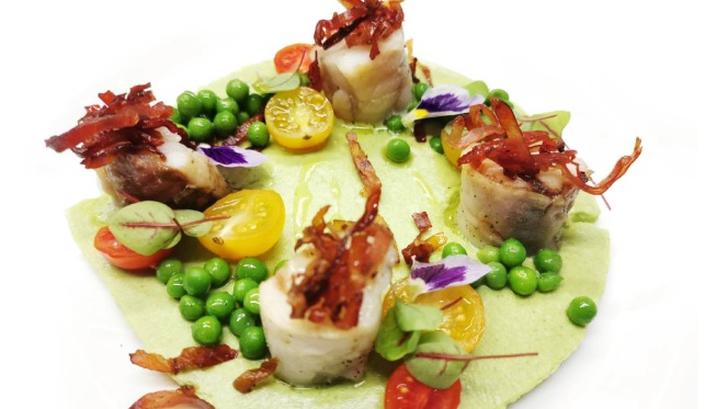 Bavarese ai piselli e menta, coda di rospo e speck croccante - ricette pesce