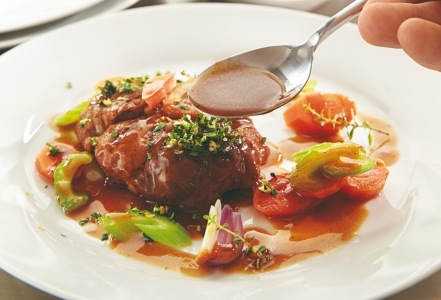 Osso buco - reteta milaneza de rasol de vitel