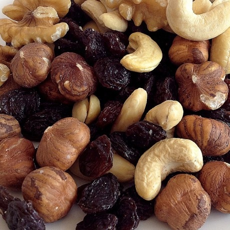 Mix nuci fructe uscate - funduc, caju, stafide, alune, nuci moldovenesti