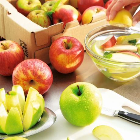 Mere din Moldova fructe de sezon intregi si taiate