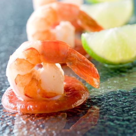 Fructe de mare creveti cu lime taiat felii preturi mici metro