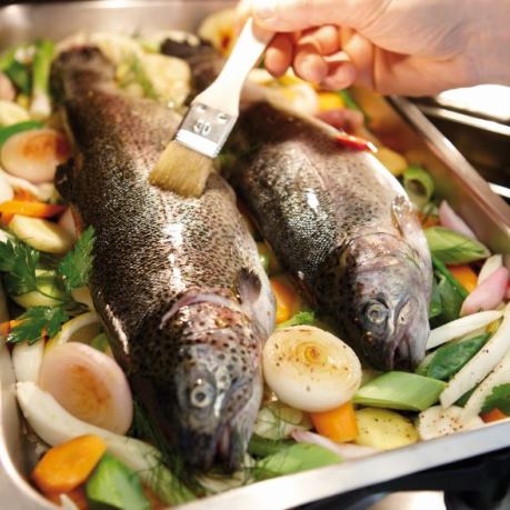 Retete culinare rapide, sanatoase - pastrav la cuptor