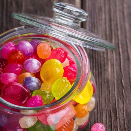 Bomboane la pret redus in borcan de sticla