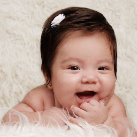 copil zambind in lengerie de pat pemntru bebelusi cu puf