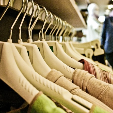 umerase din lemn, umerase din plastic, umerase metalice cu haine