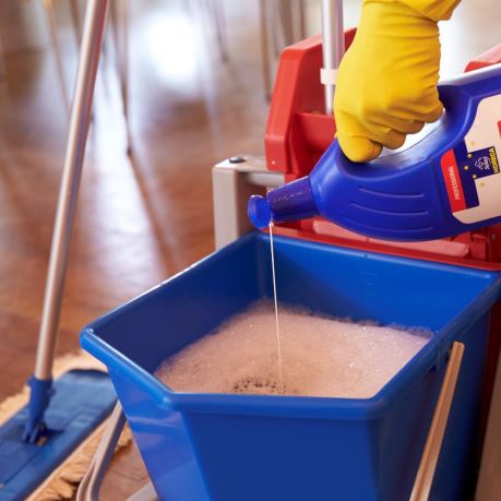 Cele mai bune mopuri, produse de curatenie profesionale, manusi de menaj