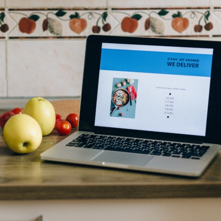 Comandă și livrare de mâncare online