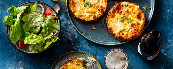 Mini-quiches met bloemkoolbodem, witte asperges en Beemster Graskaas