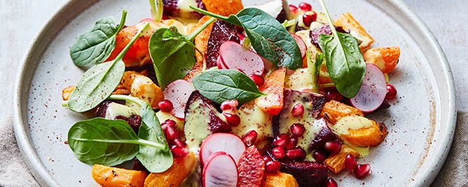 Geroosterde bieten en bospeen salade met sumak