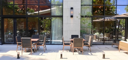 Place (distribution) strategy for restaurants