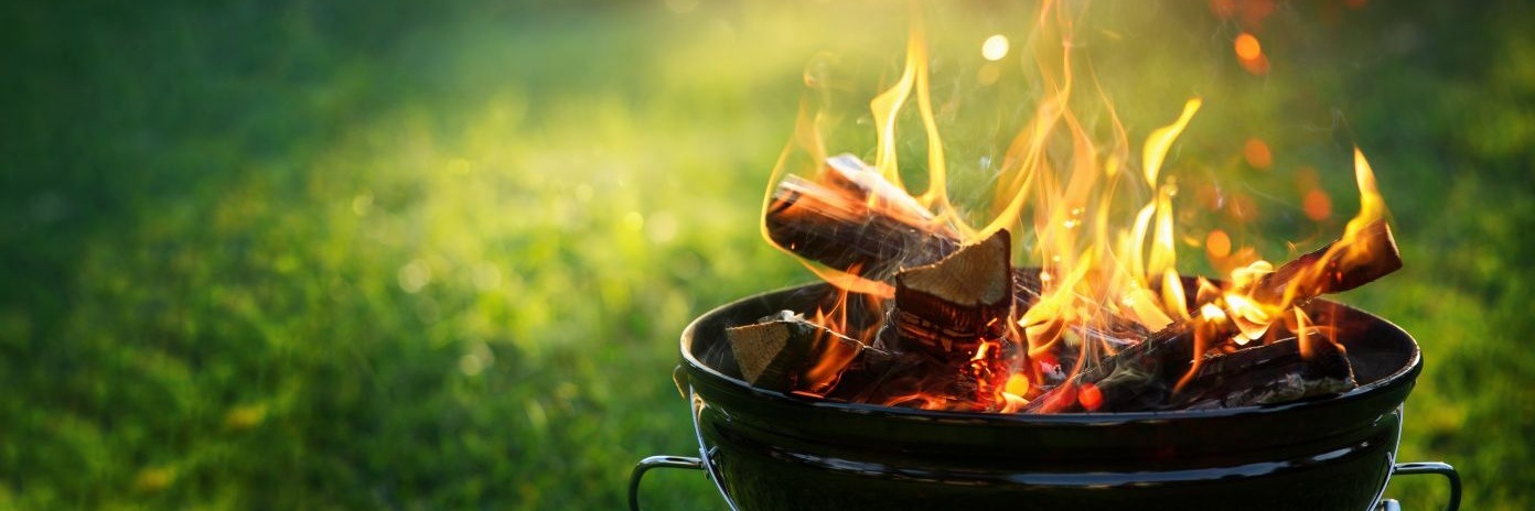 Palący się grill