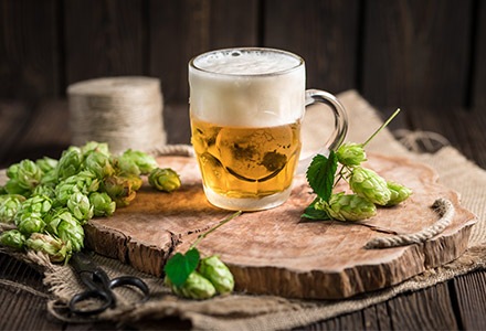 Piwo bezalkoholowe w kuflu