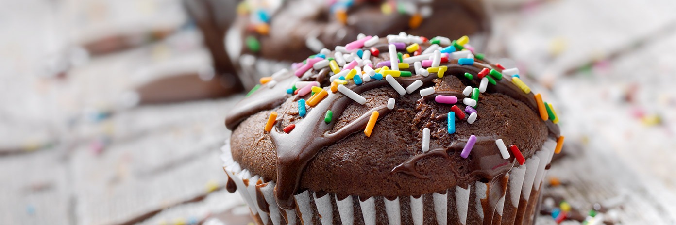 Babeczka czekoladowa z kolorową posypką