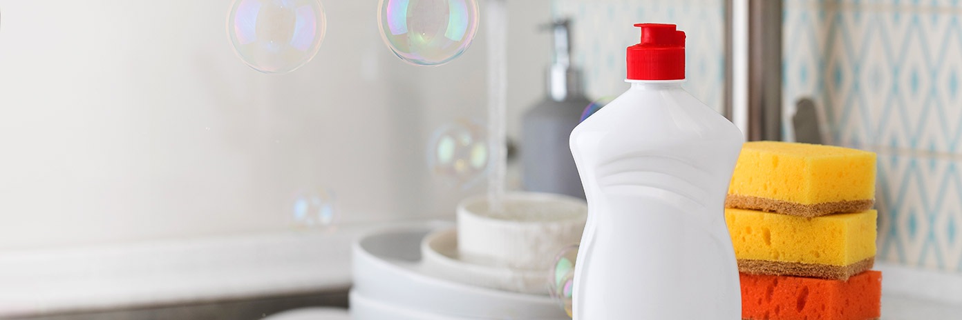 Płyn i gąbki do mycia naczyń