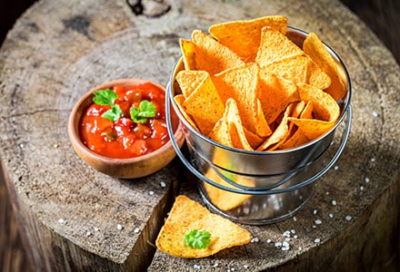 Nachosy z sosem salsa