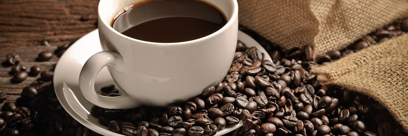 Filiżanka kawy i ziarna kawy