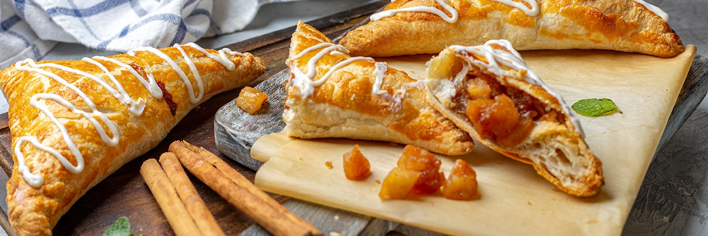 Rożki z ciasta francuskiego z jabłkami