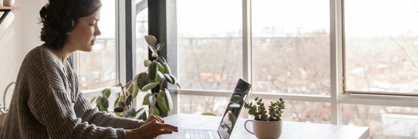 Jak stworzyć produktywne miejsce pracy w domu?