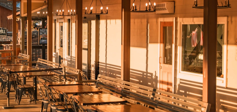 Szeroki wybór stołów ogrodowych