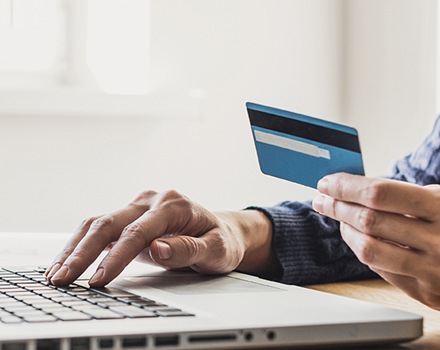 Płacenie kartą MAKRO