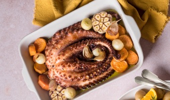 Polvo assado com batata doce