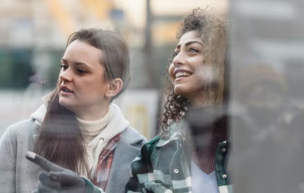 customers-window-shopping