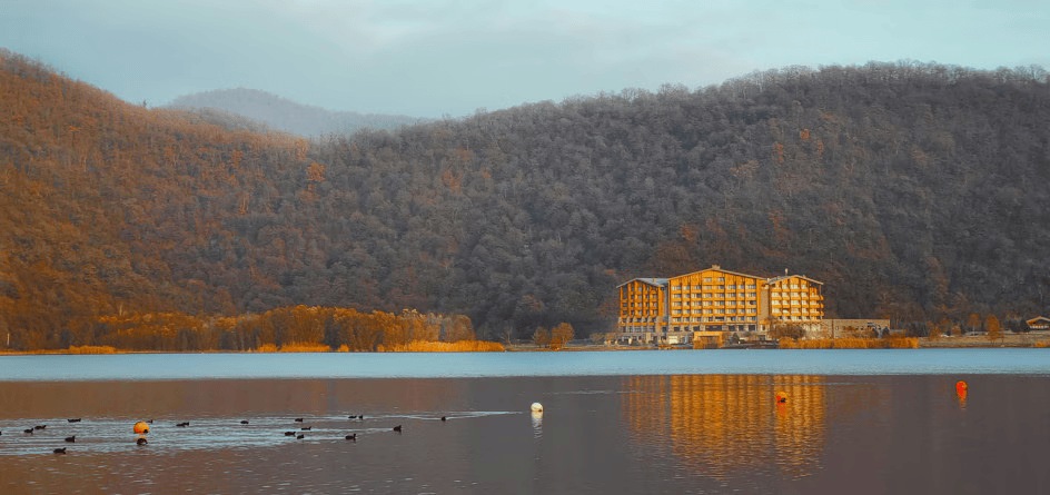 hotel-lake-location