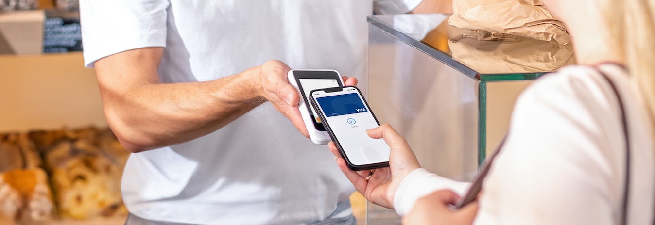 Cliente a pagar com DISH Pay Now