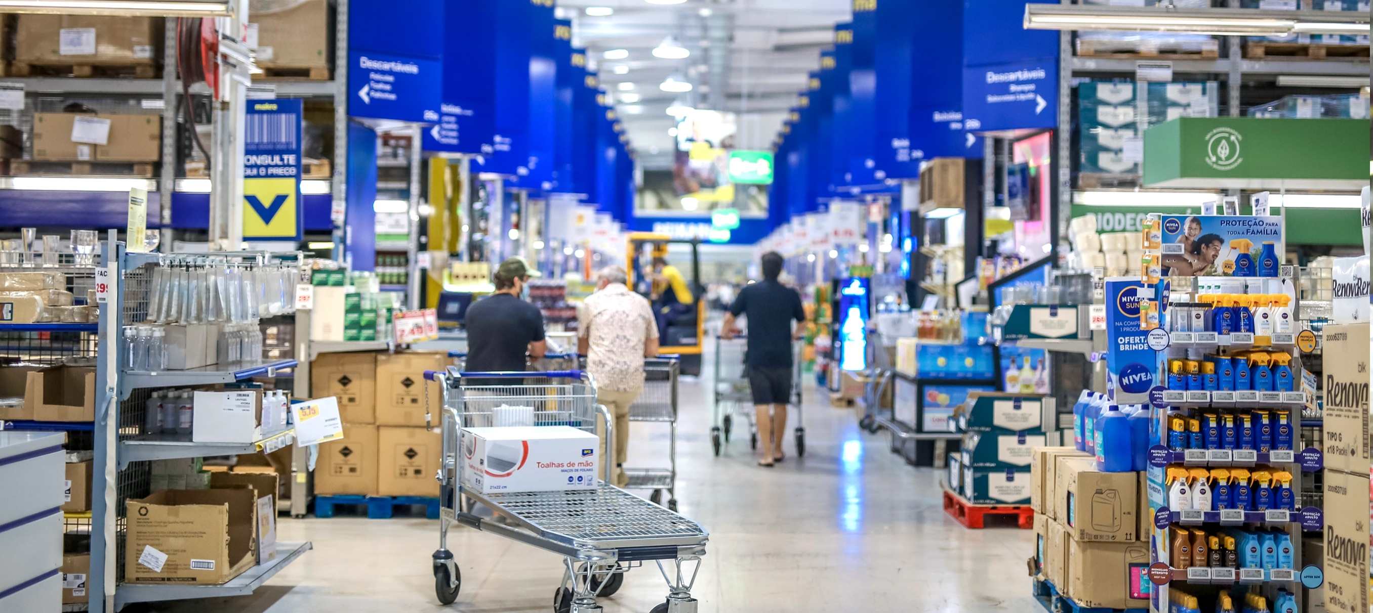 Corredores loja makro